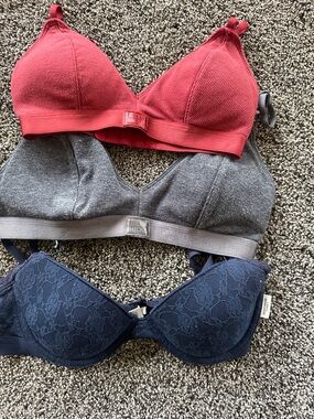 Gilly Hicks Ribbed Bralette in Rose Red, grey, navy blue 34B three pack